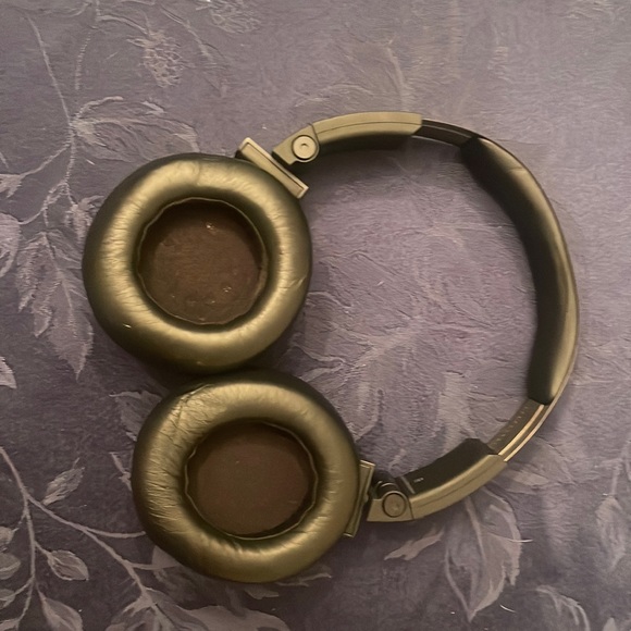 JBL Synchros 700 over ear headphones
